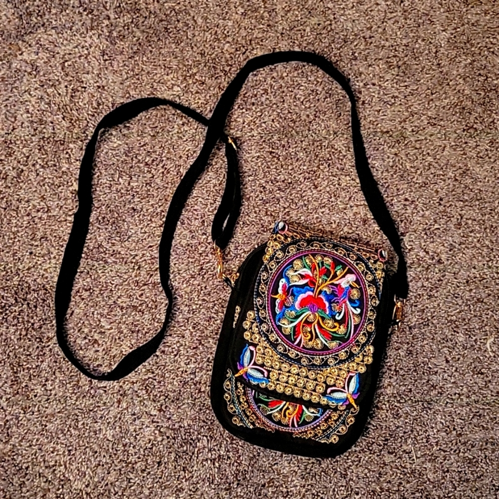 A crossbody bag